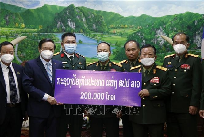 Lao Defence Ministry donates US$200,000 to Vietnam’s COVID-19 fight